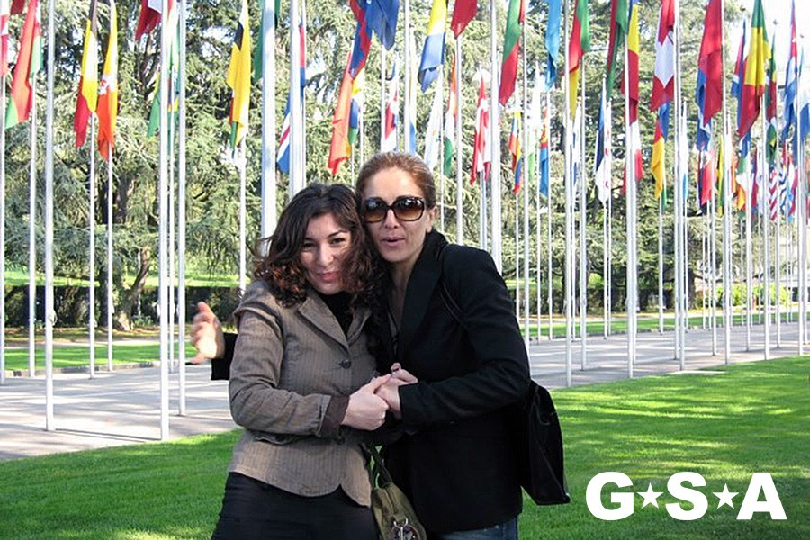 Перед Дворцом наций ООН в Женеве.